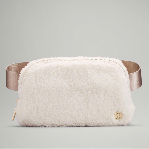lululemon athletica Handbags - 🔴 Everywhere Belt Bag Fleece Ivory Gold